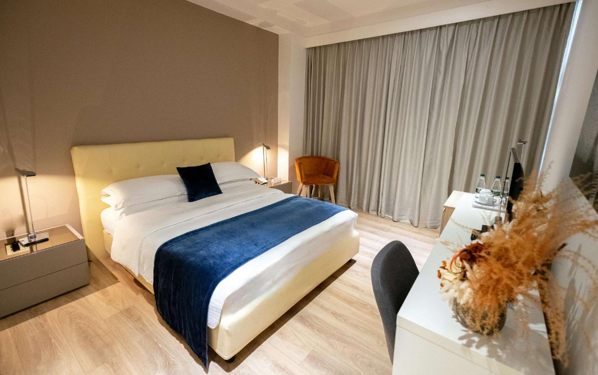 Western Premier Ark Hotel 4*