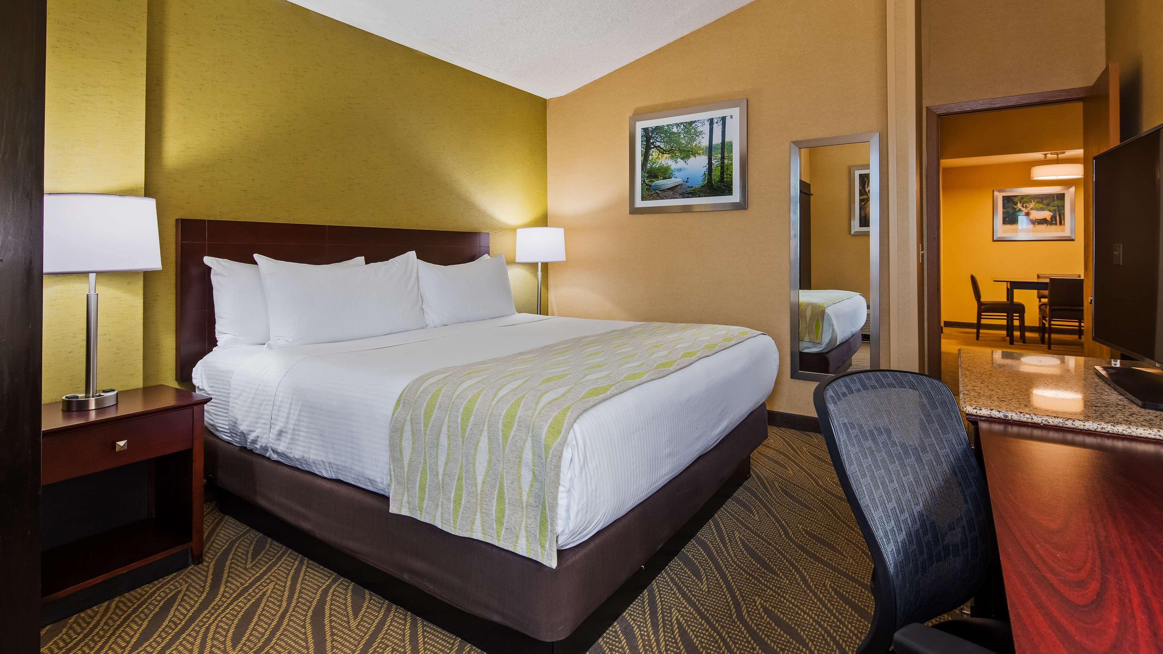 Western Premier Ark Hotel 4*